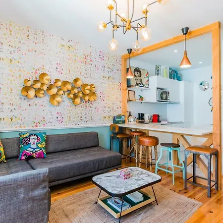 Your Colorful Nest With Balcony Over The River *