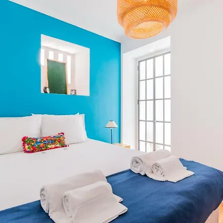 Your Colorful Nest With Balcony Over The River * Lisbon
