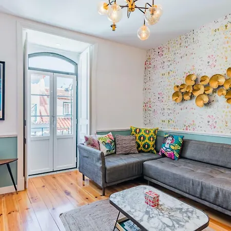 Apartment Your Colorful Nest With Balcony Over The River *