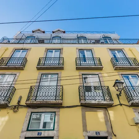 Apartment Your Colorful Nest With Balcony Over The River Lisbon