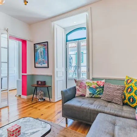 Apartment Your Colorful Nest With Balcony Over The River Lisbon
