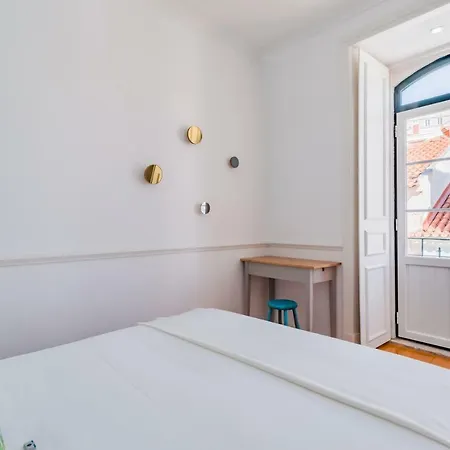Apartment Your Colorful Nest With Balcony Over The River *